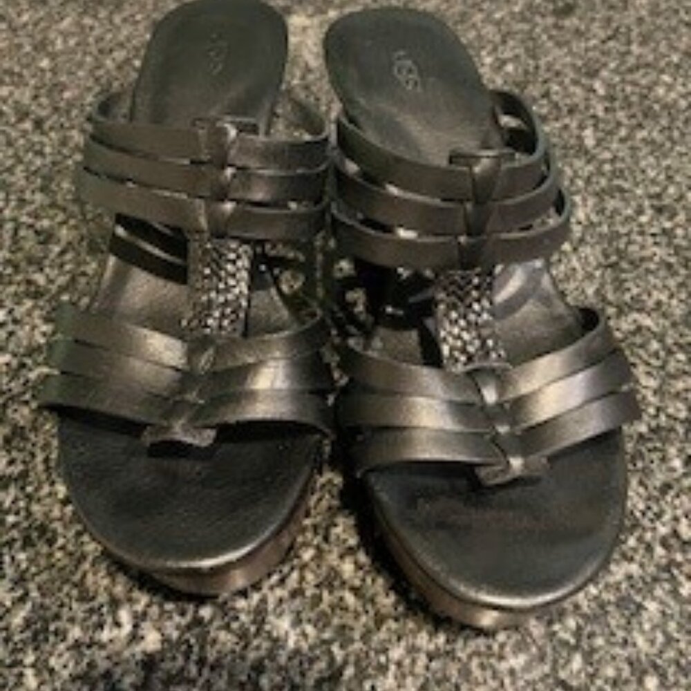UGG MATTIE SANDALS